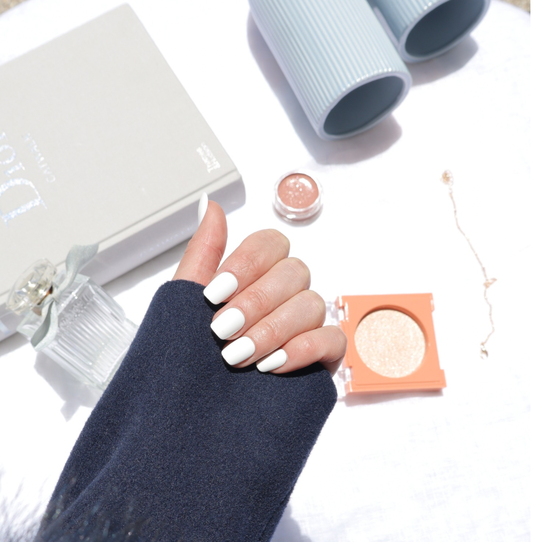 Polar White in Short Coffin