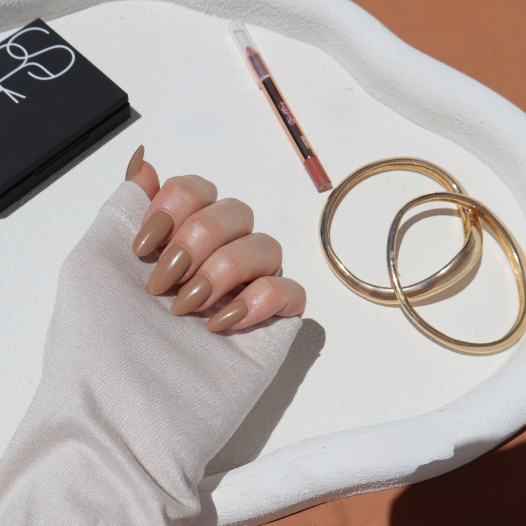 Milk Chocolate Brown in Medium Round